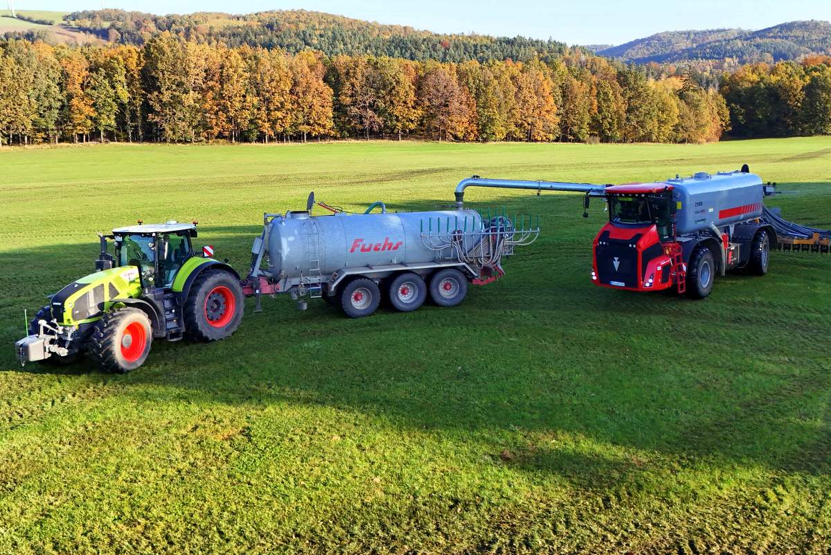Holmer mit Güllefass und Claas